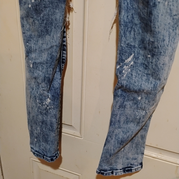 Grindhouse Distressed Blue Jeans With Metal Logo Size Of 32x32 - Picture 9 of 12